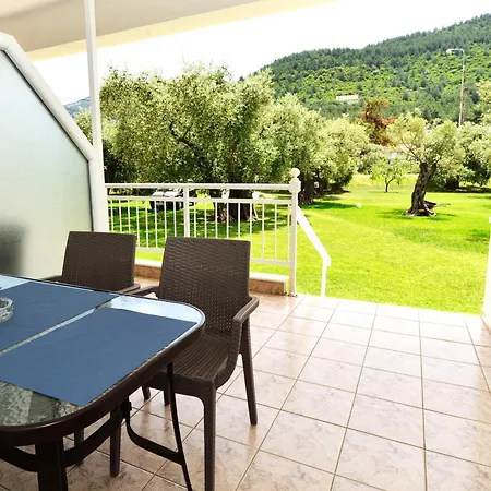 Apartament Avra *