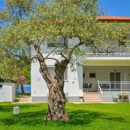 Avra Apartman *
